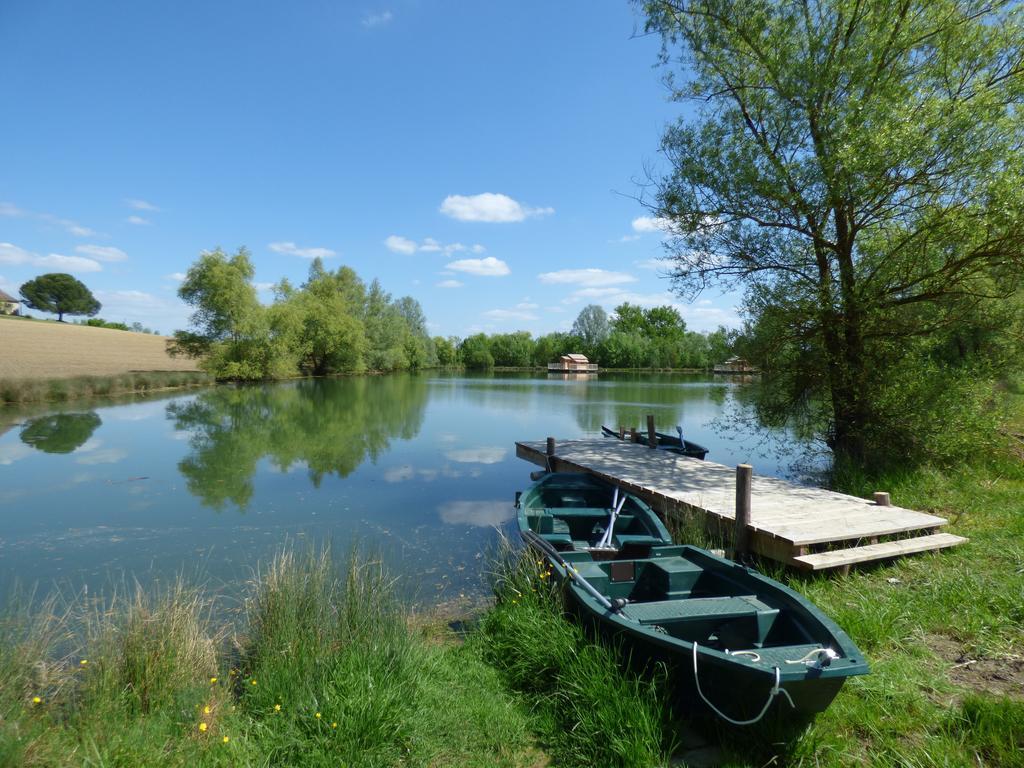 Cabanes Flottantes Du Lac De Pelisse Hotel Douzains Exterior photo