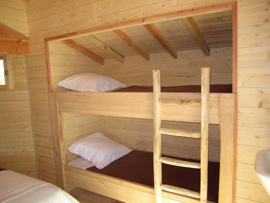 Cabanes Flottantes Du Lac De Pelisse Hotel Douzains Room photo